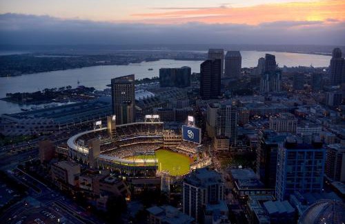 East Village Hotel | Discover Omni San Diego Hotel: Oceanfront Retreat Awaits