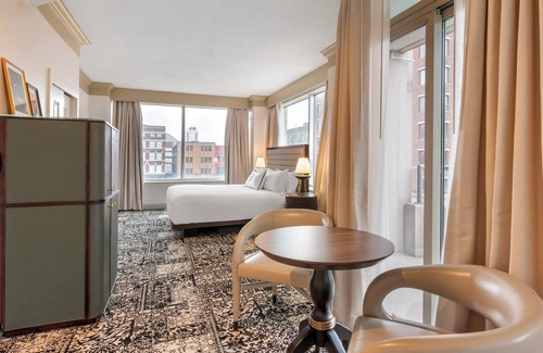 Wholesale District Hotel | Relax at Omni Severin Hotel with Pool, Spa & Family Amenities