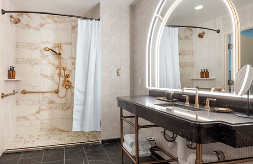 Wholesale District Hotel | Relax at Omni Severin Hotel with Pool, Spa & Family Amenities