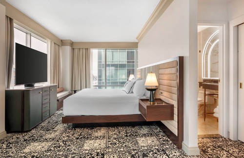 Wholesale District Hotel | Relax at Omni Severin Hotel with Pool, Spa & Family Amenities