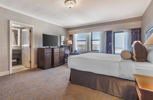 Woodley Park Hotel | Elegant Omni Shoreham Hotel: Eco-Friendly with Pool & Spa