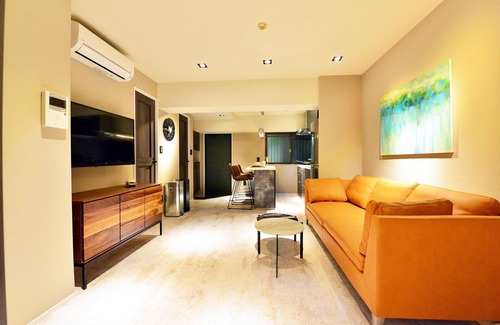 Minamiaoyama Apartment | Stylish Omotesando Chic 2-Bedroom with Top Amenities