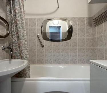 Zemgale Suburb Apartment | Cozy Apartment in Āgenskalns with Top Guest Ratings