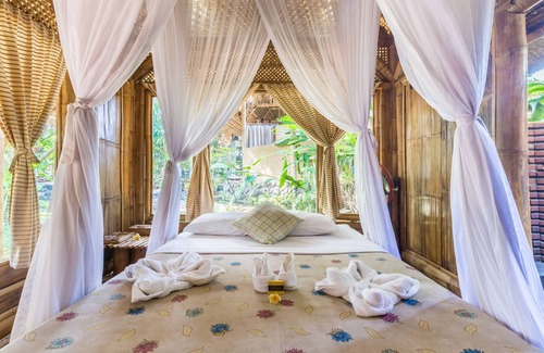Buleleng Bed & Breakfast | Omunity Bali: Guest Rated 10/10 with Pool & Spa Amenities