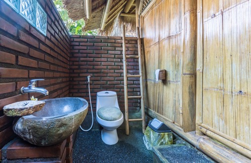 Buleleng Bed & Breakfast | Omunity Bali: Guest Rated 10/10 with Pool & Spa Amenities
