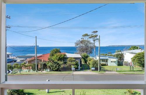 Hyams Beach House | Guest Rated: On Cyrus at Hyams Beach - Family Friendly Stay