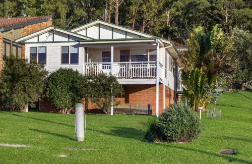 Hyams Beach House | Guest Rated: On Cyrus at Hyams Beach - Family Friendly Stay