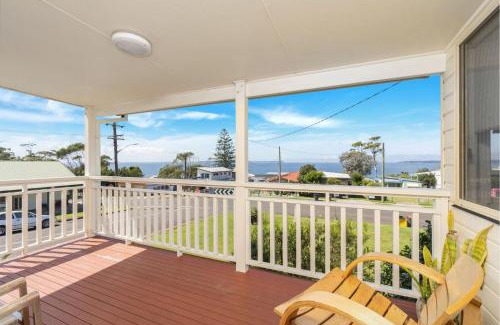 Hyams Beach House | Guest Rated: On Cyrus at Hyams Beach - Family Friendly Stay