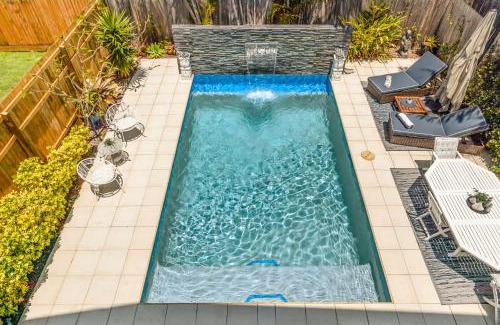 Lota Apartment | Oceanfront Flat with Pool in Manly's Cafe Hub