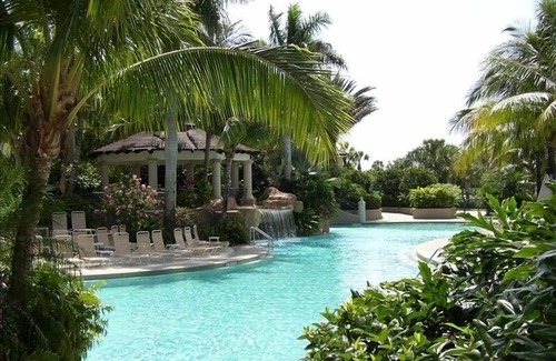 Naples Condo | Family-Friendly Retreat on the Lake with Pet Perks & More!