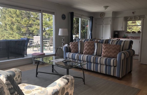 Mackinaw City Cottage | Family-Friendly Hotel on Lake Michigan with Top Amenities