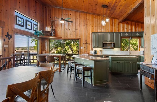 Briarcliff House | Relaxing Retreat on Lake Travis for 12-16 Guests