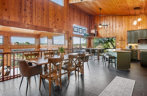 Briarcliff House | Relaxing Retreat on Lake Travis for 12-16 Guests