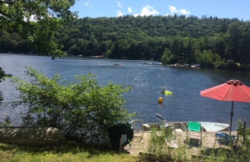 New Durham House | Idyllic Merrymeeting Lake Cottage with Private Beach Access