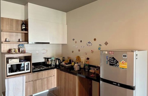 Khlong Toei Apartment | Convenient Stay Near On Nut BTS with Pool and Spa Access