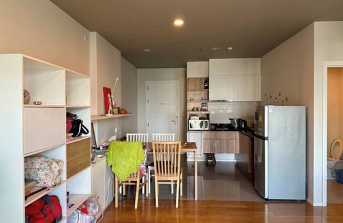 Khlong Toei Apartment | Convenient Stay Near On Nut BTS with Pool and Spa Access