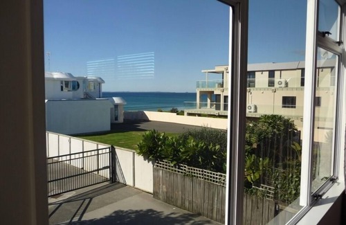 Omanu House | Oceanfront Haven with Breathtaking Views & Top Amenities