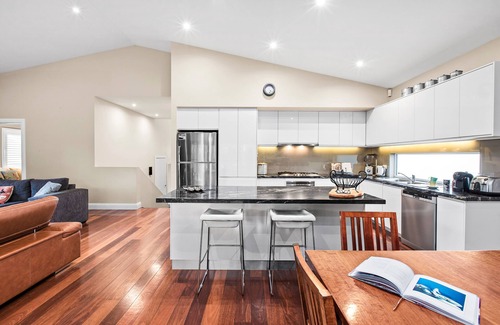 Calare House | Experience a Great Escape with Ocean Views and Pet-Friendly Stays