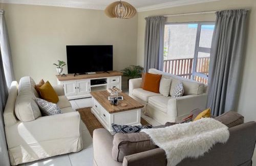 Jeffreys Bay House | Top-Rated Beach House with Pool in Jeffreys Bay