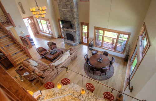 Steamboat Springs House | Pet-Friendly 5 BD Home with Hot Tub Near Steamboat Bus Stop