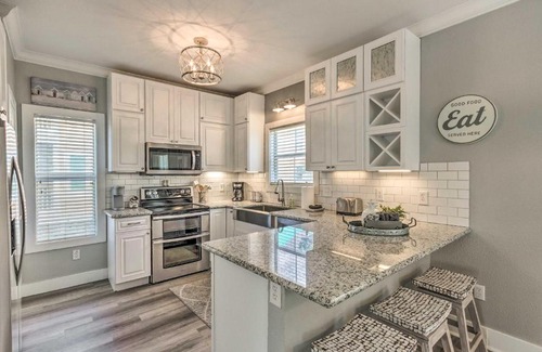 Ono Island House | Sunny Perdido Key Cottage with Private Pool and Tiki Bar