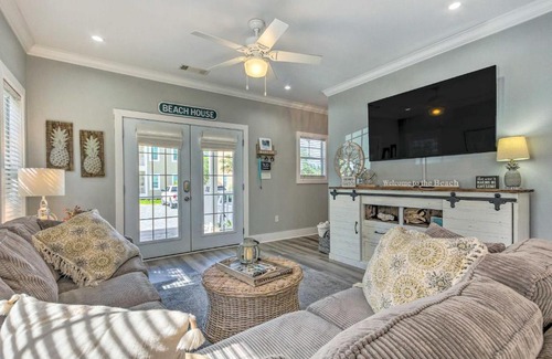 Ono Island House | Sunny Perdido Key Cottage with Private Pool and Tiki Bar