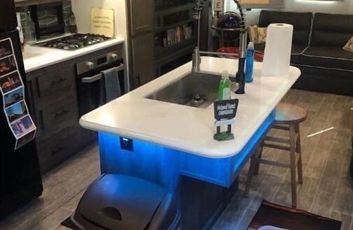 Skiatook House | Unique Vintage Camper Trailer with Pool & Breakfast Options