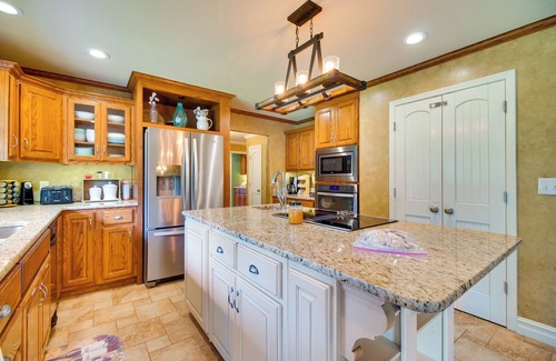 Afton Cabin | On-Site Lake Access: Group Getaway in Afton