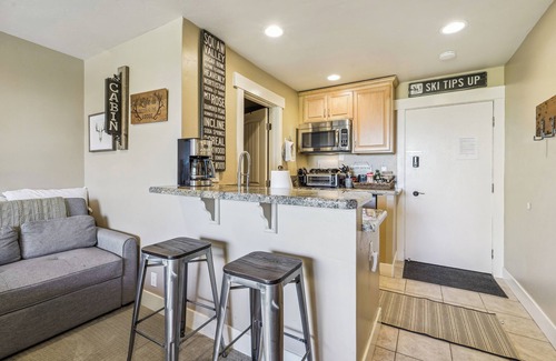 Truckee Apartment | Scenic Truckee Studio with Balcony and Ski Access