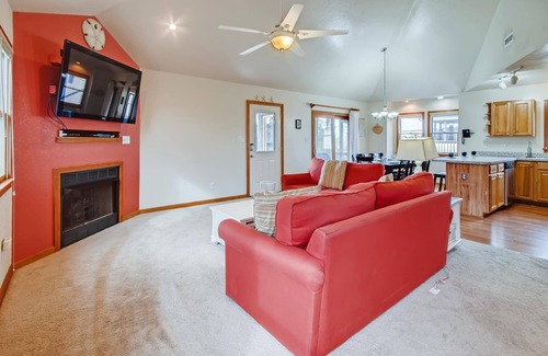 Waves House | On Special - Oceanside in Waves - Dog Friendly, Hot Tub, Game Room
