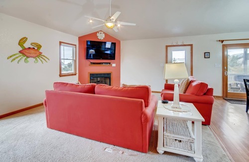 Waves House | On Special - Oceanside in Waves - Dog Friendly, Hot Tub, Game Room