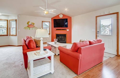 Waves House | On Special - Oceanside in Waves - Dog Friendly, Hot Tub, Game Room