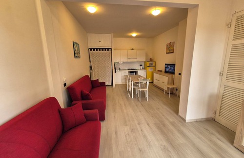 Fiumaretta Apartment | Beachfront Bliss: Unwind in a Spacious Park House