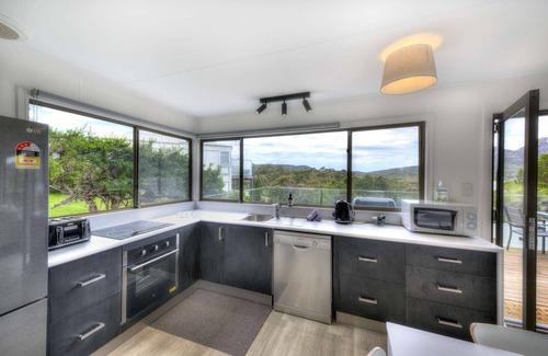 Coles Bay House | Beachfront Retreat with Spa and Ocean Views