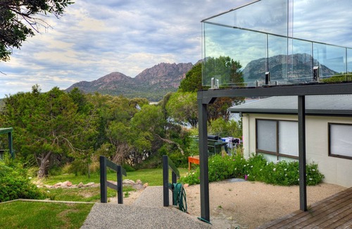 Coles Bay House | Beachfront Retreat with Spa and Ocean Views