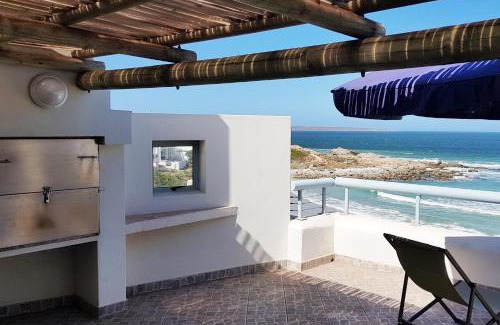 Paradise Beach House | Beachfront Retreat with Kitchen & Breakfast Included