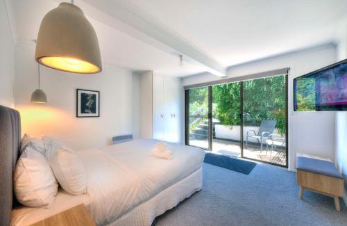 Coles Bay Apartment | Beachfront Escape with Private Beach and Ocean Views