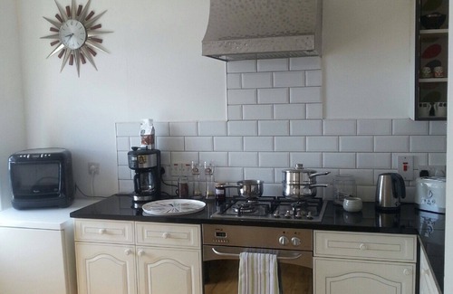 Warrenpoint Apartment | Beachfront Retreat: 3 Bedrooms with Breathtaking Bay Views