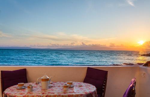 Akrogialion Apartment | Beachfront Akroyali Family Home with Breakfast & Kids Fun