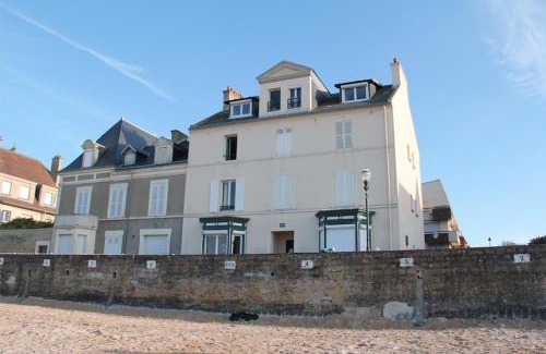Saint-Regnobert-de-la-Cote-de-Nacre Apartment | Beachfront Bliss: Pet-Friendly Haven with Ocean Views