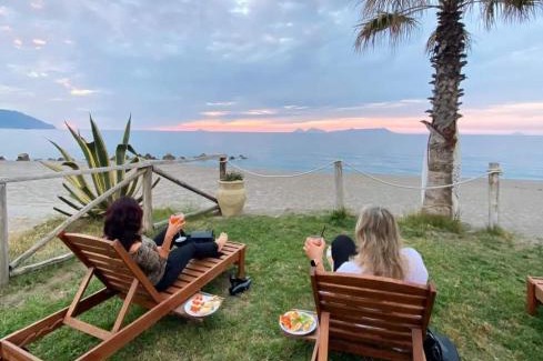 San Giorgio Apartment | Beachfront Retreat with Ocean Views & Pet-Friendly Perks