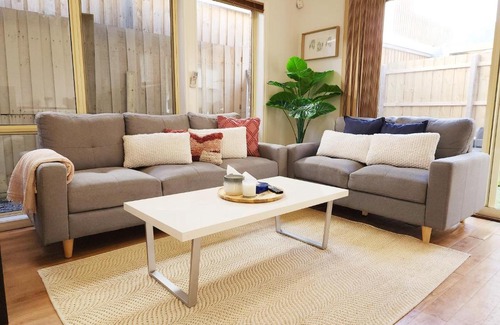 Frankston House | Beachfront Retreat for Families and Pets - Guest Rated 7.8