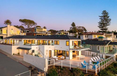 Beach Barber Tract House | Beachfront Bliss: On The Beach La Jolla Awaits You