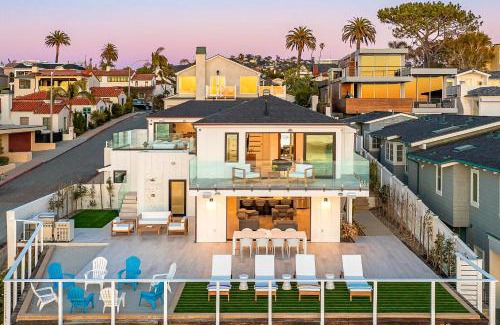 Beach Barber Tract House | Beachfront Bliss: On The Beach La Jolla Awaits You