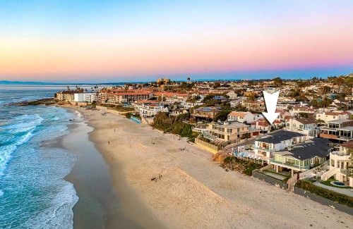 Beach Barber Tract House | Beachfront Bliss: On The Beach La Jolla Awaits You