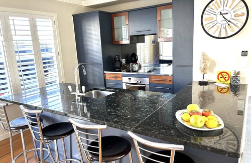 Milford Apartment | Beachfront Bliss at On the Beach Milford - Rated 9.2/10