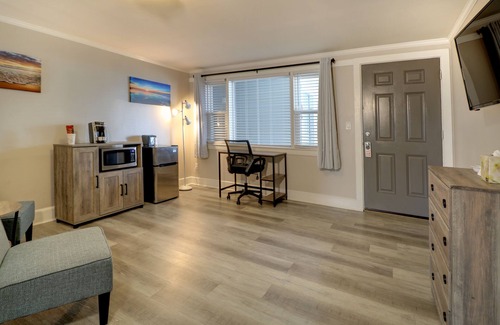 Old Orchard Beach Hotel | Beachfront Bliss at On the Beach Motel with Family Amenities