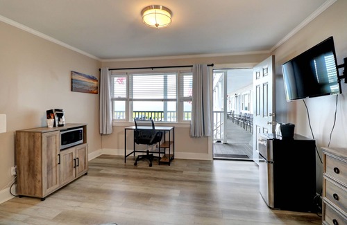Old Orchard Beach Hotel | Beachfront Bliss at On the Beach Motel with Family Amenities