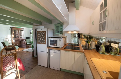Pontaillac Apartment | Oceanfront Duplex in Pontaillac with Pool Access & Views