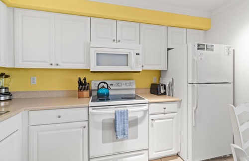 Whitney Beach Condo | Experience Ocean Views and Pool Access This Thursday Night